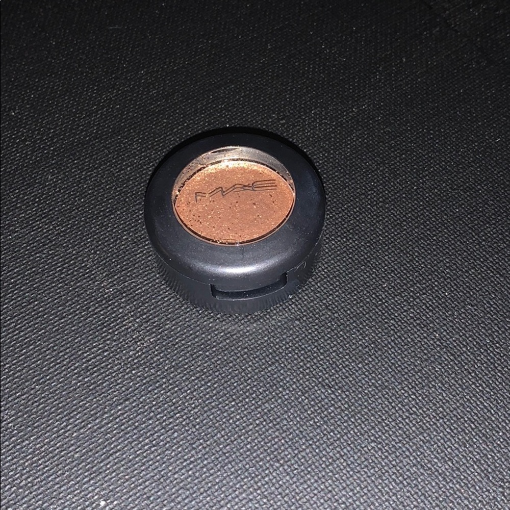 MAC eyeshadow gold